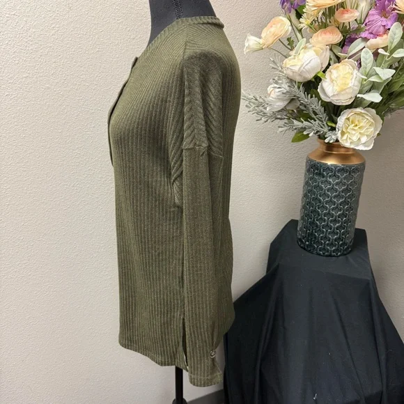Timber Brooke Olive Ribbed Long Sleeve Henley Top Women’s S Fall Casual - Picture 2 of 7